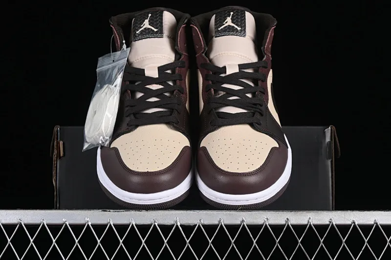 All Categories Air Jordan Jordan Series Basketball Shoes Air Jordan 1 Mid Air Jordan 1 Mid AJ1 Joe 1 Velvet Brown Zhongbang Basketball Shoes FZ4359-200